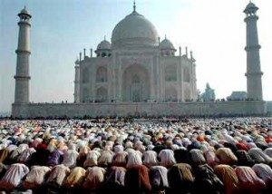 117_indian-muslims-praying-300x214